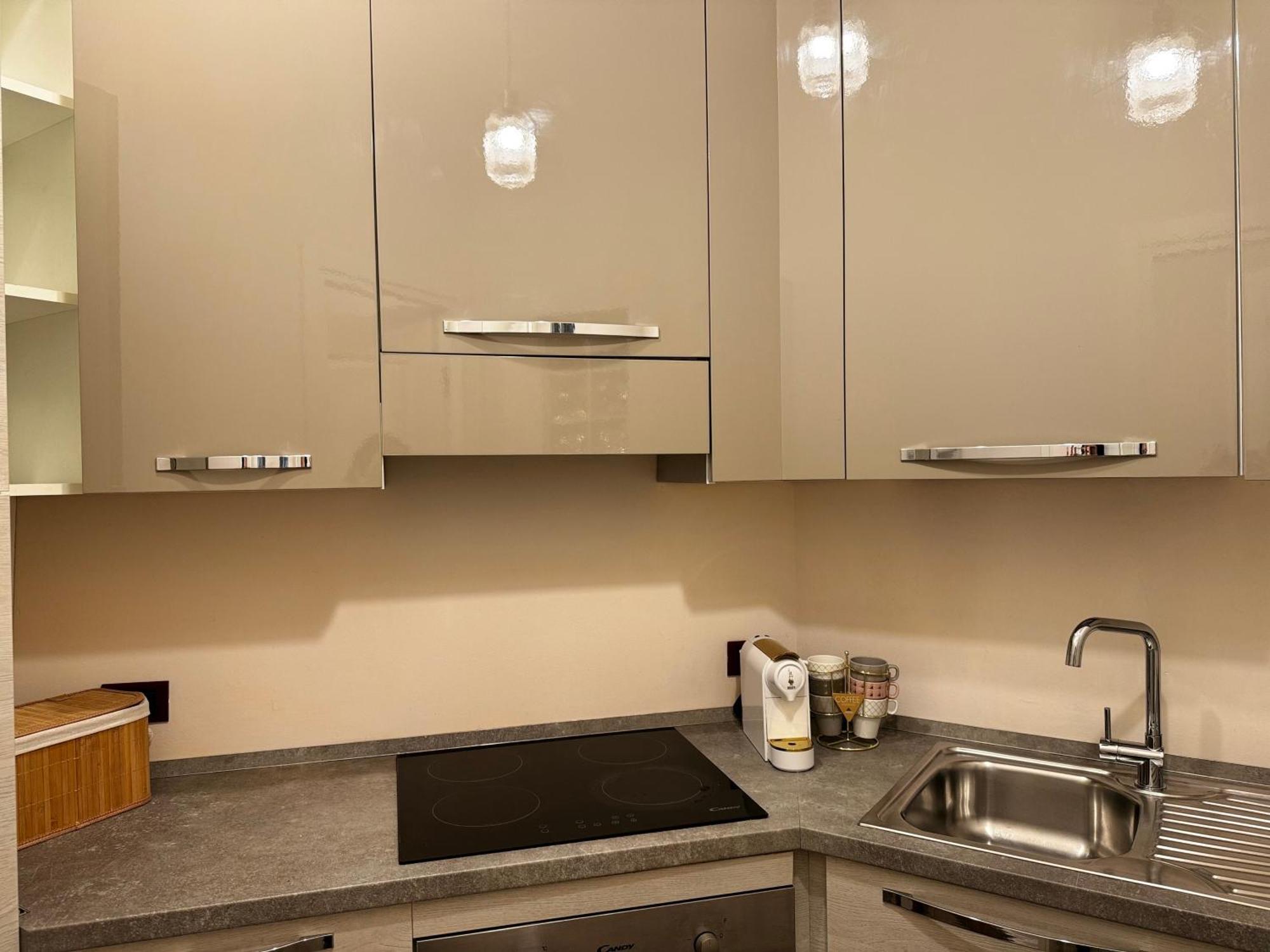 Apartamento Regina Milano In Verona - Sky Tv, Wifi E Breakfast Box Exterior foto