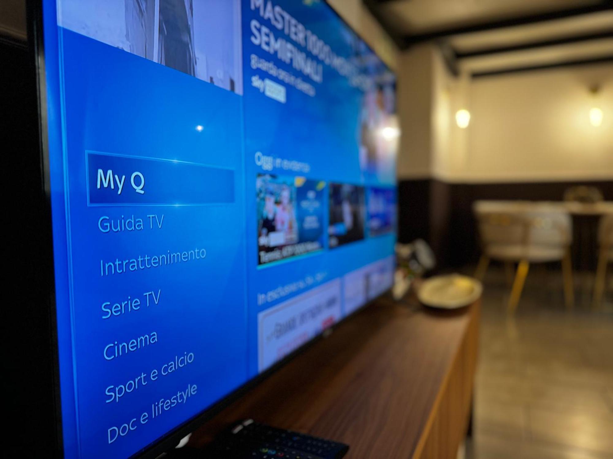 Apartamento Regina Milano In Verona - Sky Tv, Wifi E Breakfast Box Exterior foto