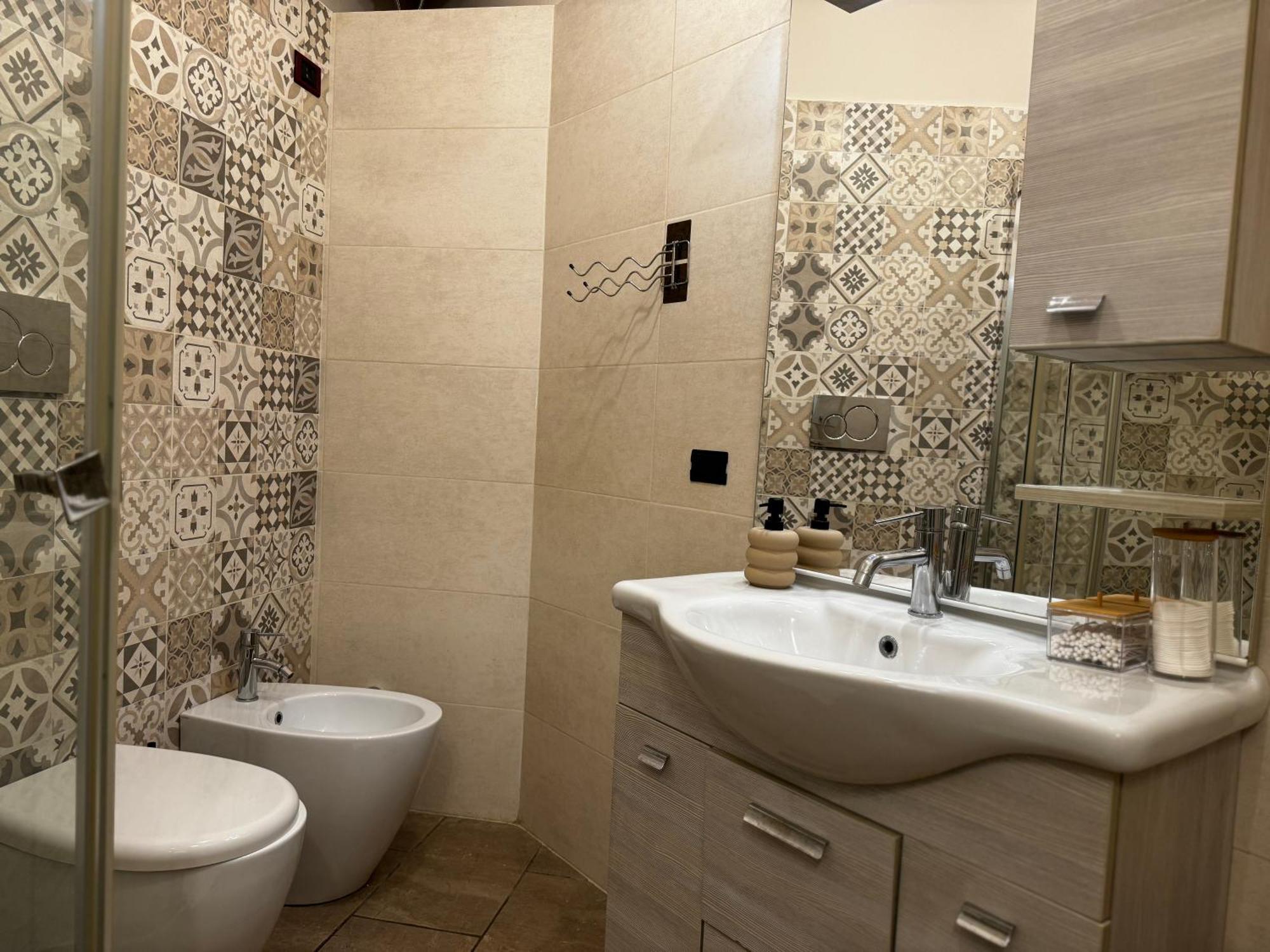 Apartamento Regina Milano In Verona - Sky Tv, Wifi E Breakfast Box Exterior foto
