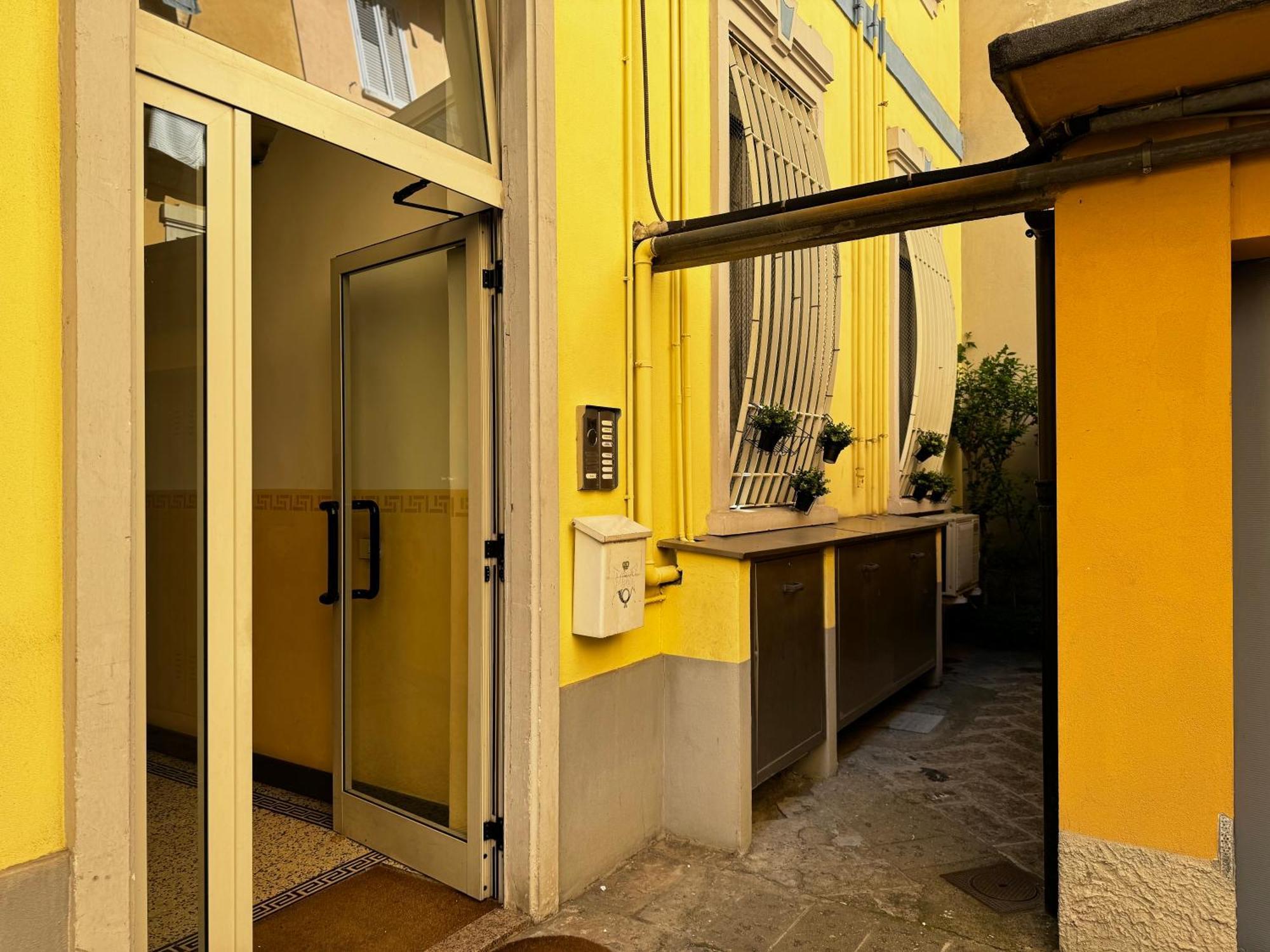 Apartamento Regina Milano In Verona - Sky Tv, Wifi E Breakfast Box Exterior foto